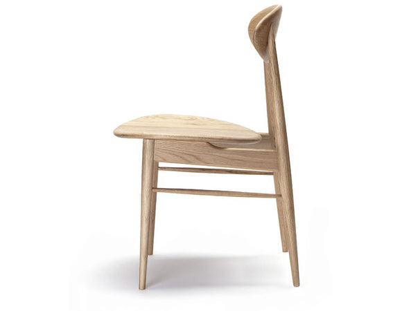 American Oak Dining Chair Australia - Curved backrest and seat in an original design. 